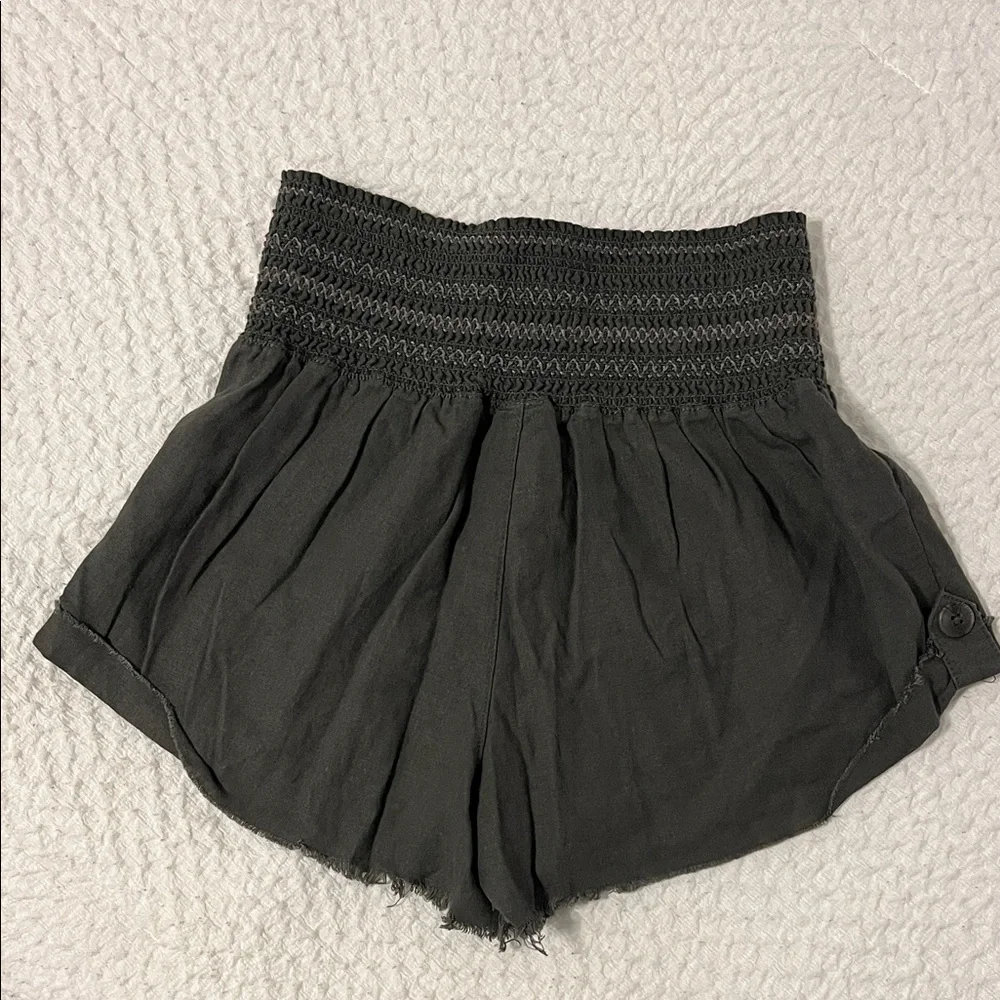 Rewash Army Green High-Waist Smocked Women’s Shorts - NWOT - Picture 4 of 4